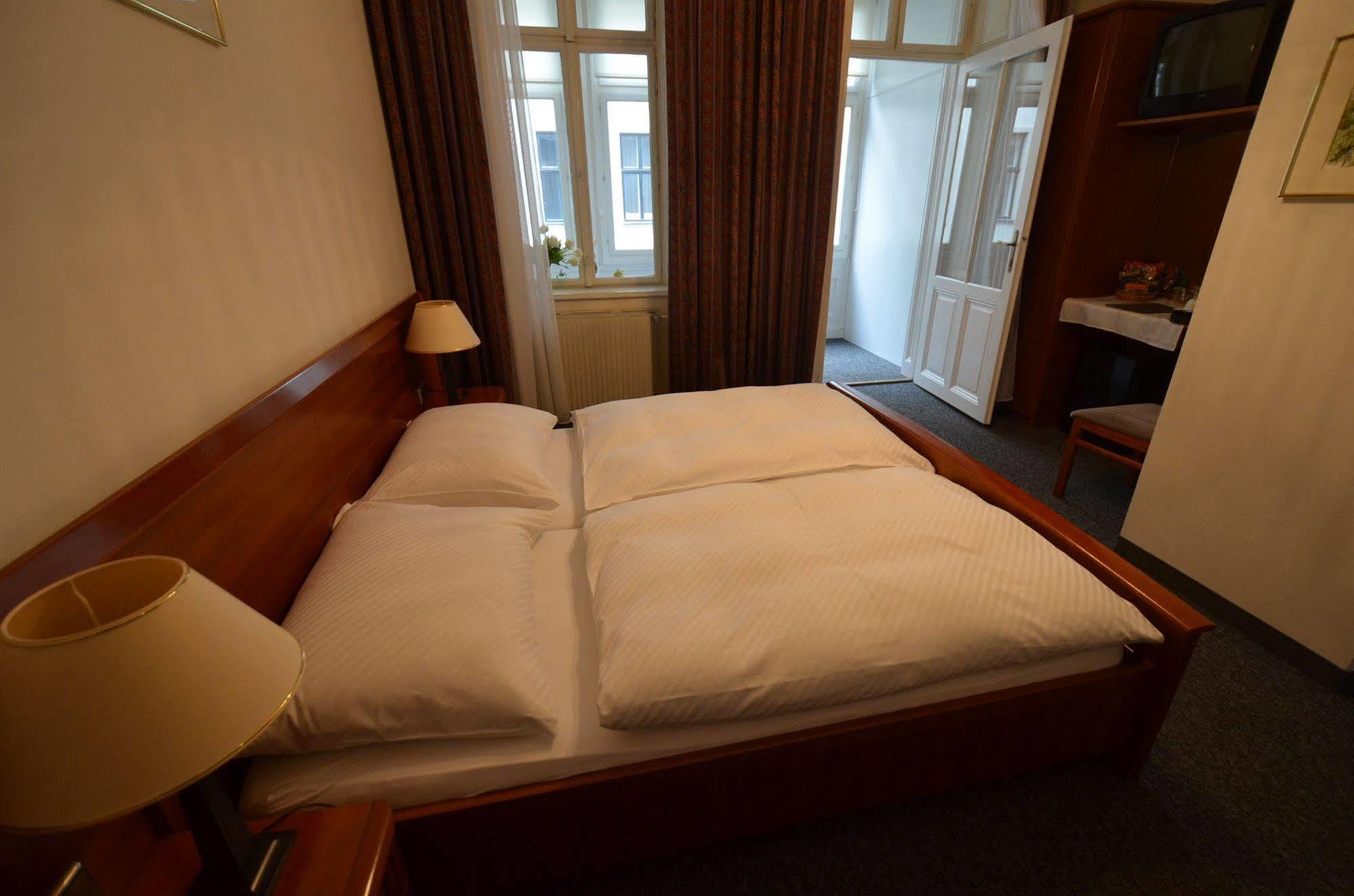 Hotel Pension Lumes - Self Check In Βιέννη Εξωτερικό φωτογραφία